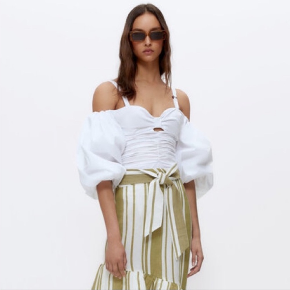 Uterque white cotton combination Off shoulders puffy sleeves cut out top